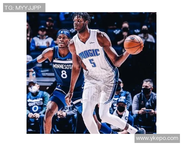 蓝狐擒下森林狼，继续领跑赛区